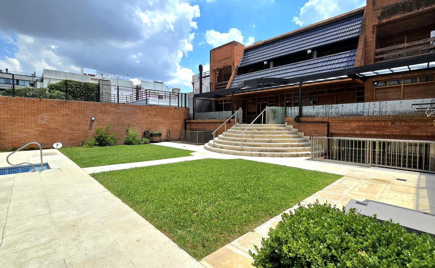 Venta Casa con Cochera, Piscina, Vestidor en Villa Devoto