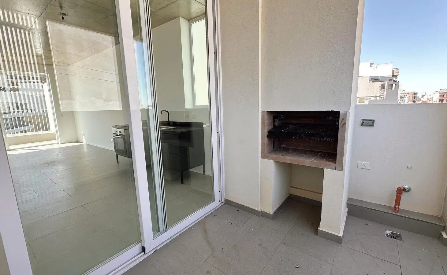 Venta Departamento 3 amb. Patio c parrilla, balcón y suite en Belgrano. Palier privado. Amenities 4