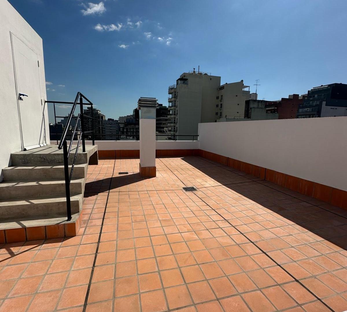 VENTA 3AMB CON BALCON ATERRAZADO. DOS BAÑOS AL FRENTE CON AMENITIES.