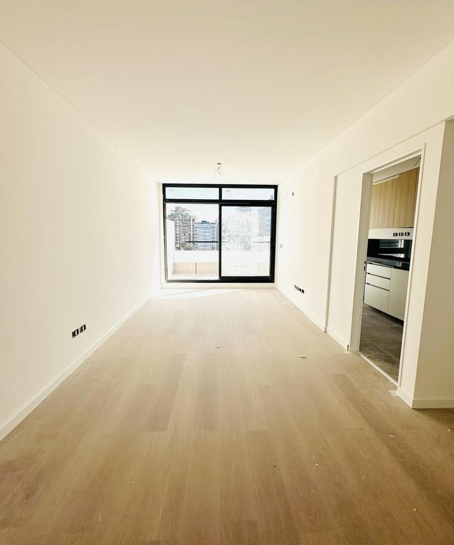 VENTA 3AMB CON BALCON ATERRAZADO. DOS BAÑOS AL FRENTE CON AMENITIES.