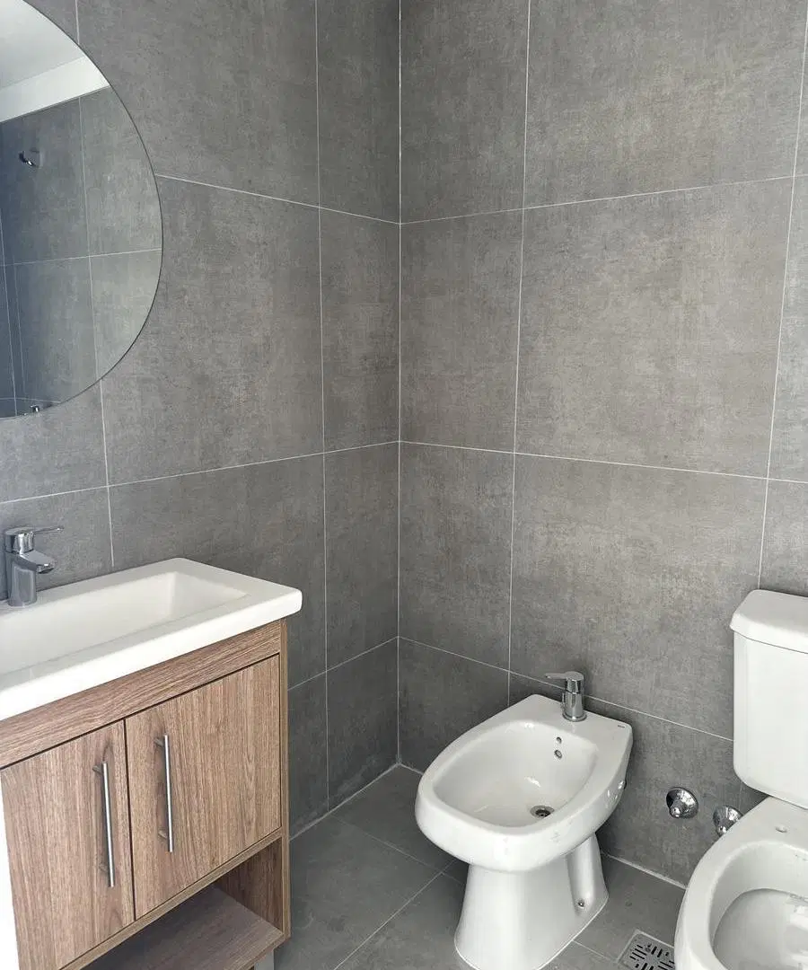 VENTA 3AMB CON BALCON ATERRAZADO. DOS BAÑOS AL FRENTE CON AMENITIES. 5