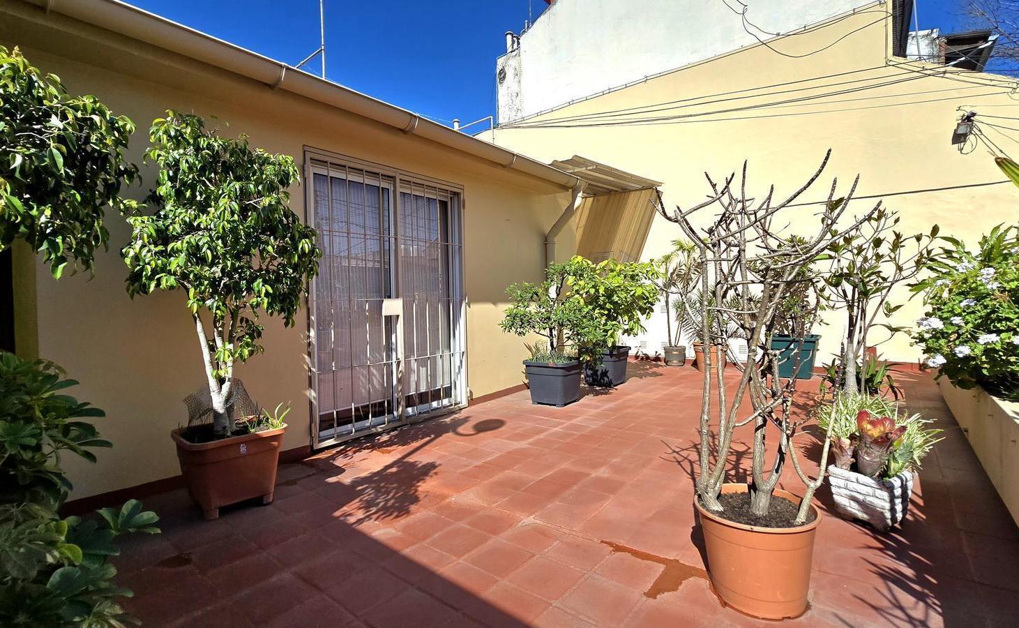 Venta Casa 4 ambientes en Villa del Parque con quincho, patio y terraza APTO CREDITO!