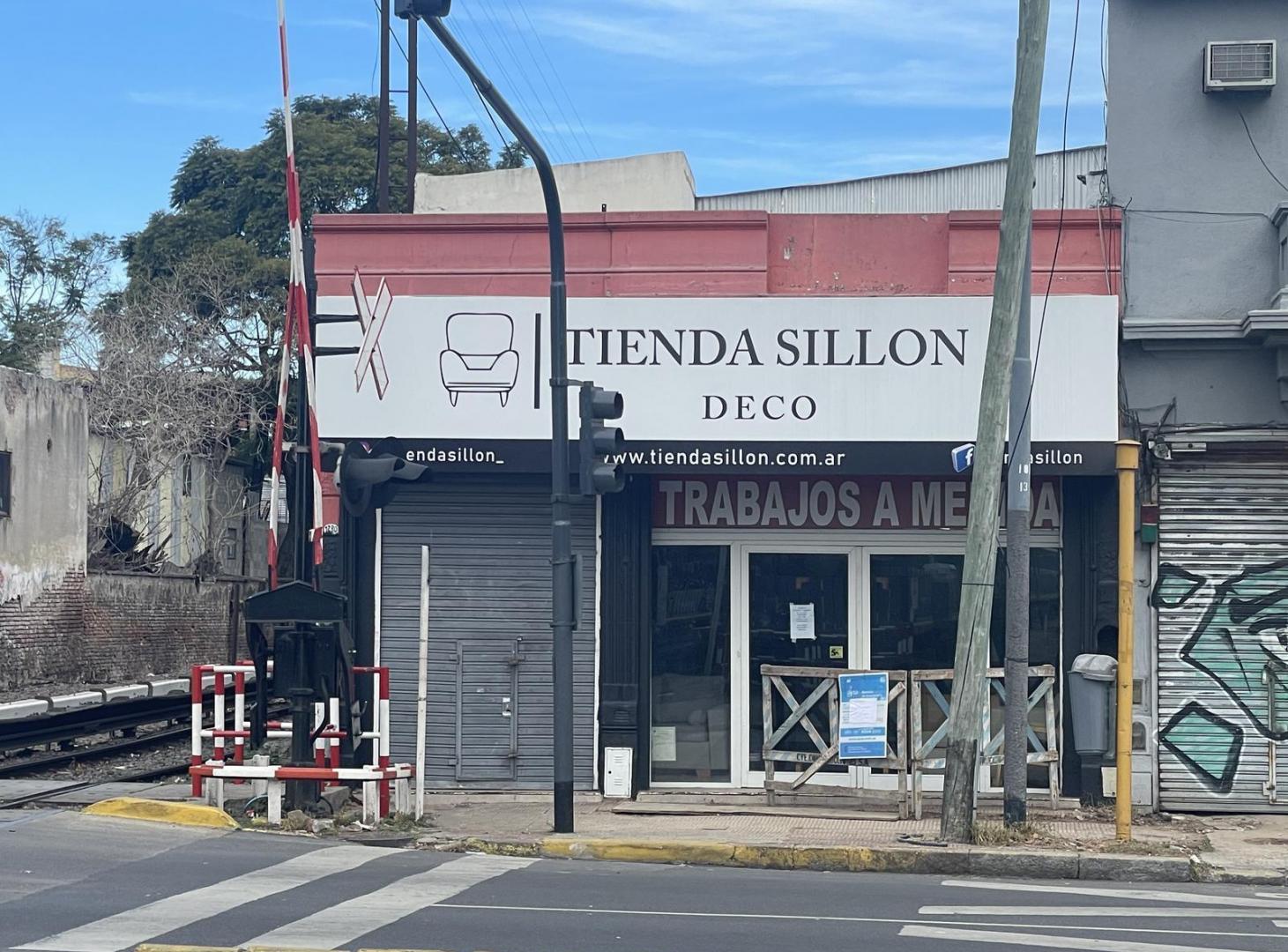 Foto de Local en Paternal con entrepiso y depósito, imagen 1