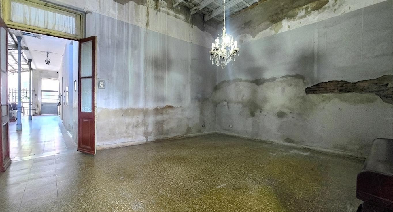 Foto de VENTA CASA CON JARDIN EN VILLA GENERAL MITRE, imagen 3