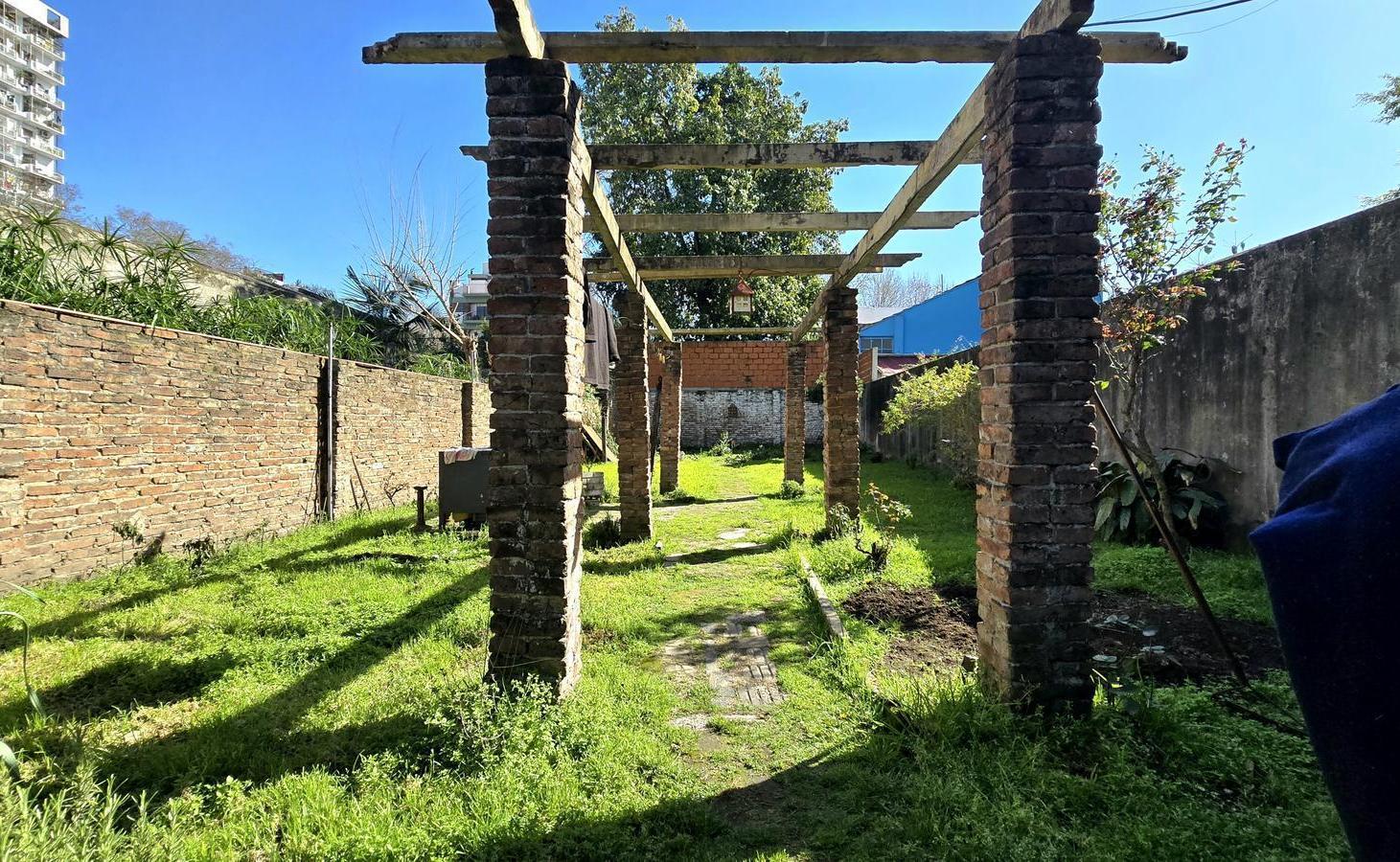 Foto de VENTA CASA CON JARDIN EN VILLA GENERAL MITRE, imagen 4