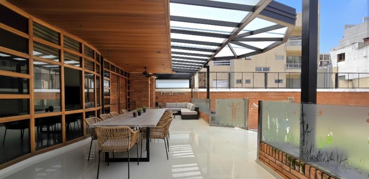 Foto de Venta Casa con Cochera, Piscina, Vestidor en Villa Devoto, imagen 2