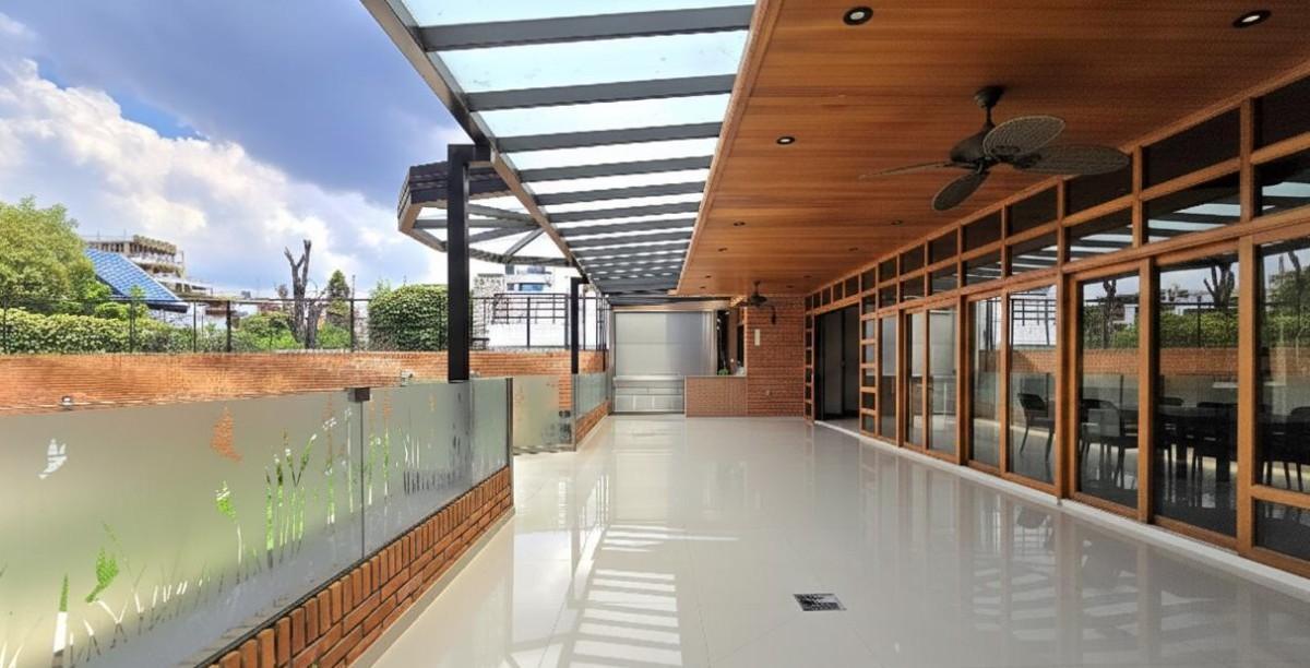 Foto de Venta Casa con Cochera, Piscina, Vestidor en Villa Devoto, imagen 3