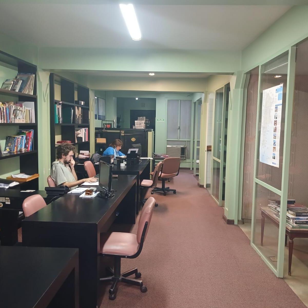 Excelente Oficina 5 Ambientes en Maipú y Córdoba. 4