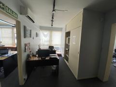 Oportunidad U$s 1000 El m² - Excelente Edificio de Oficinas - Muy Luminoso 2