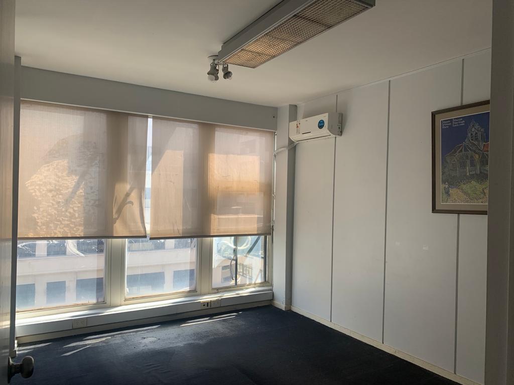 Oportunidad U$s 1000 El m² - Excelente Edificio de Oficinas - Muy Luminoso 3