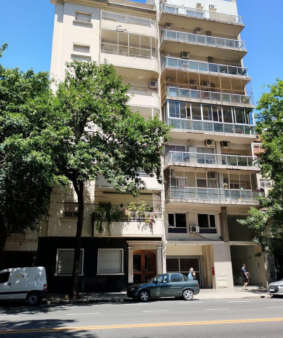 AV. LACROZE AL 3300