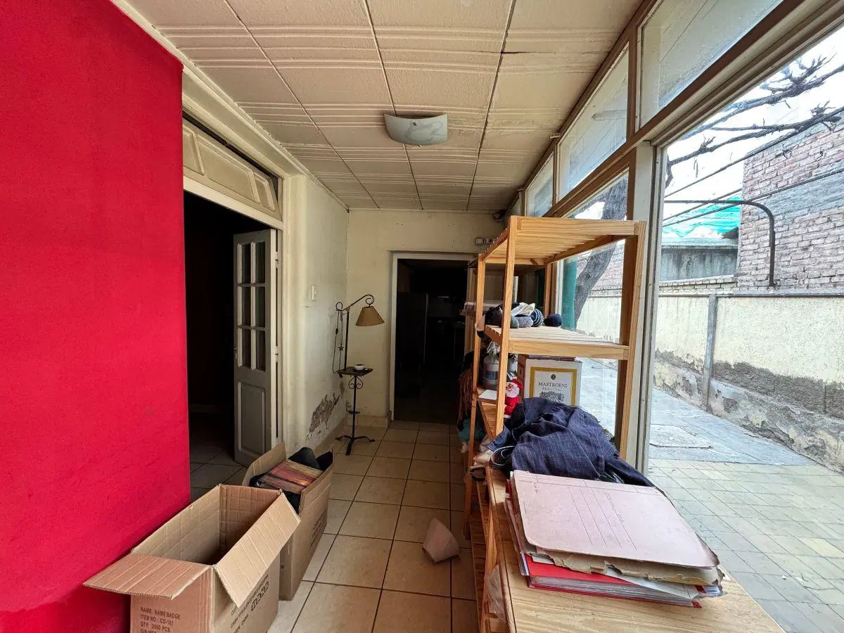Venta casa 3 dormitorios a reciclar+ local comercial habilitado y galpon-depósito 4