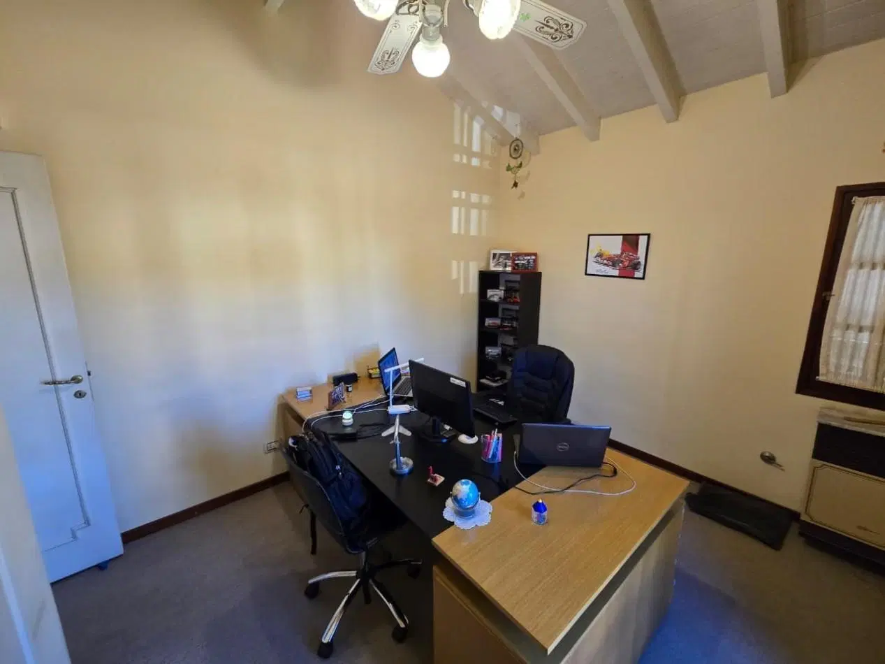 Casa en venta en San Isidro con jardin y pileta 2