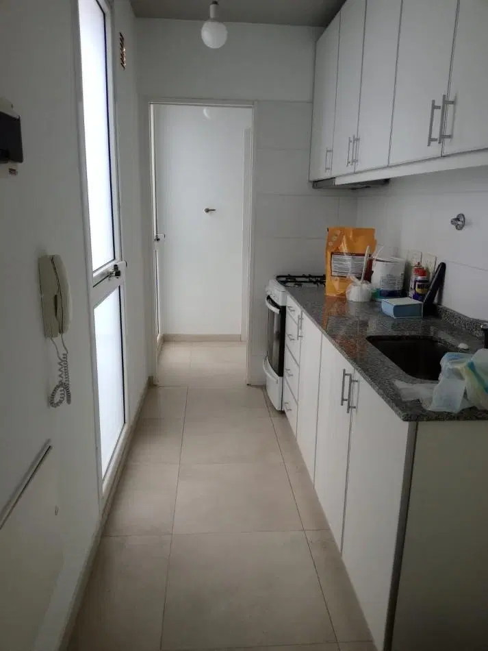 Venta Departamento de 2 Dormitorios (uno abierto al living) con Cochera. 2