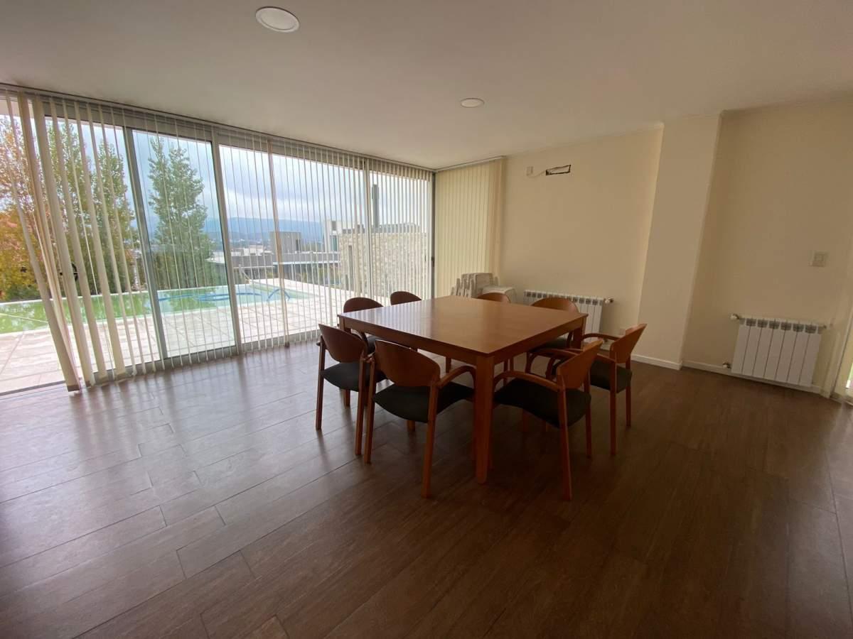Casa en Venta con Hermosas Vistas 4