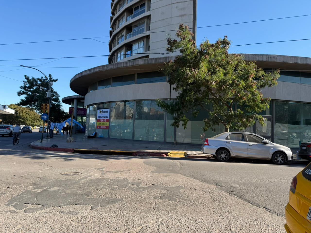 ESPECTACULAR LOCAL COMERCIAL EN GRAL PAZ