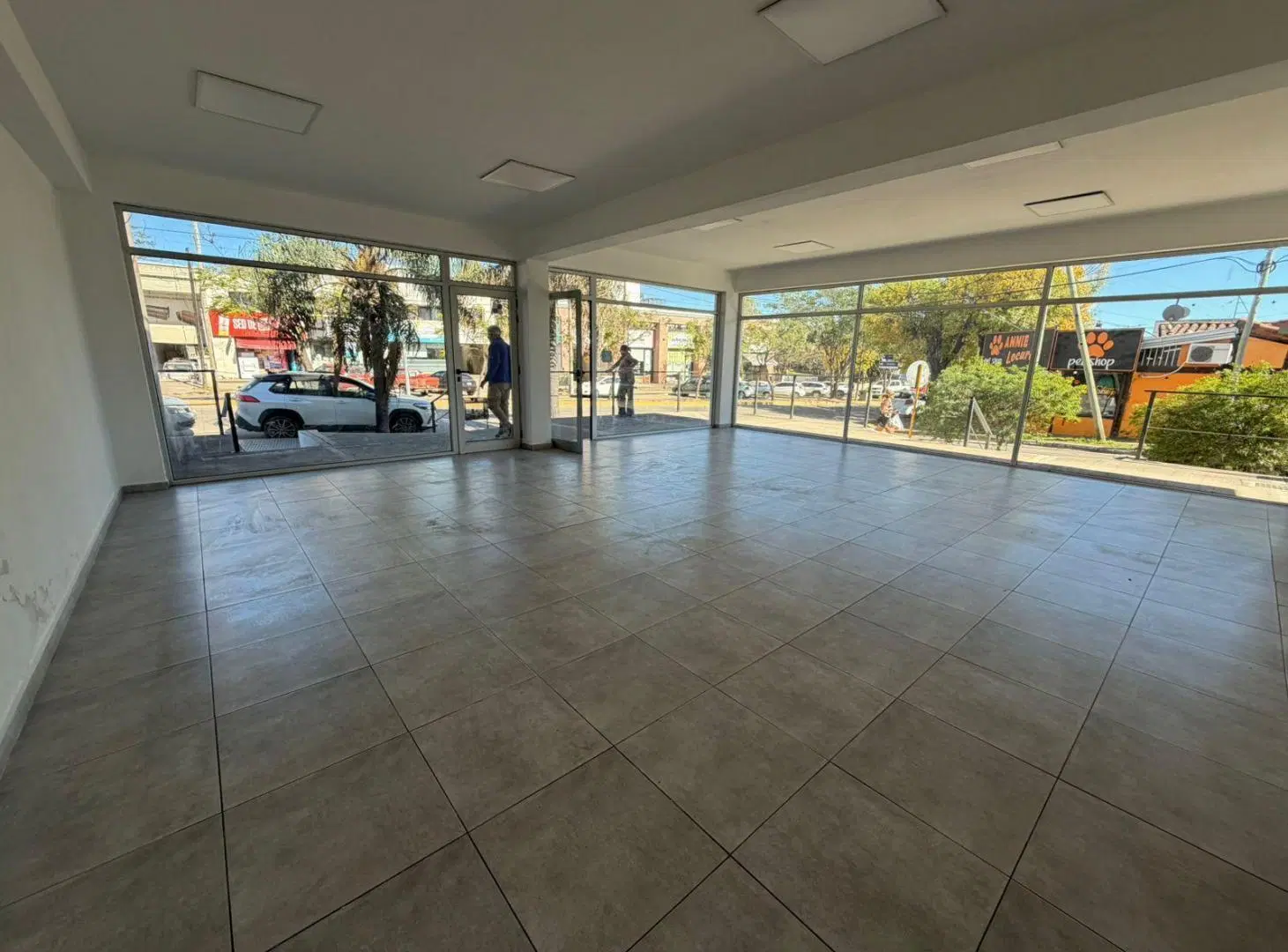 LOCAL COMERCIAL EN ALQUILER VILLA ALLENDE 4