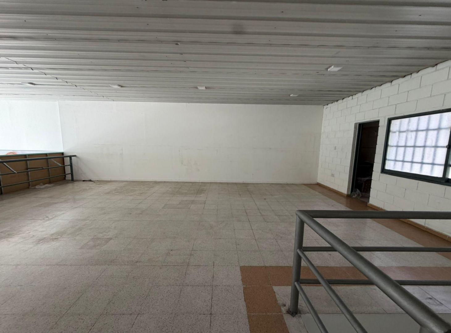 Foto de LOCAL COMERCIAL EN ALQUILER SOBRE AV COLON, imagen 4