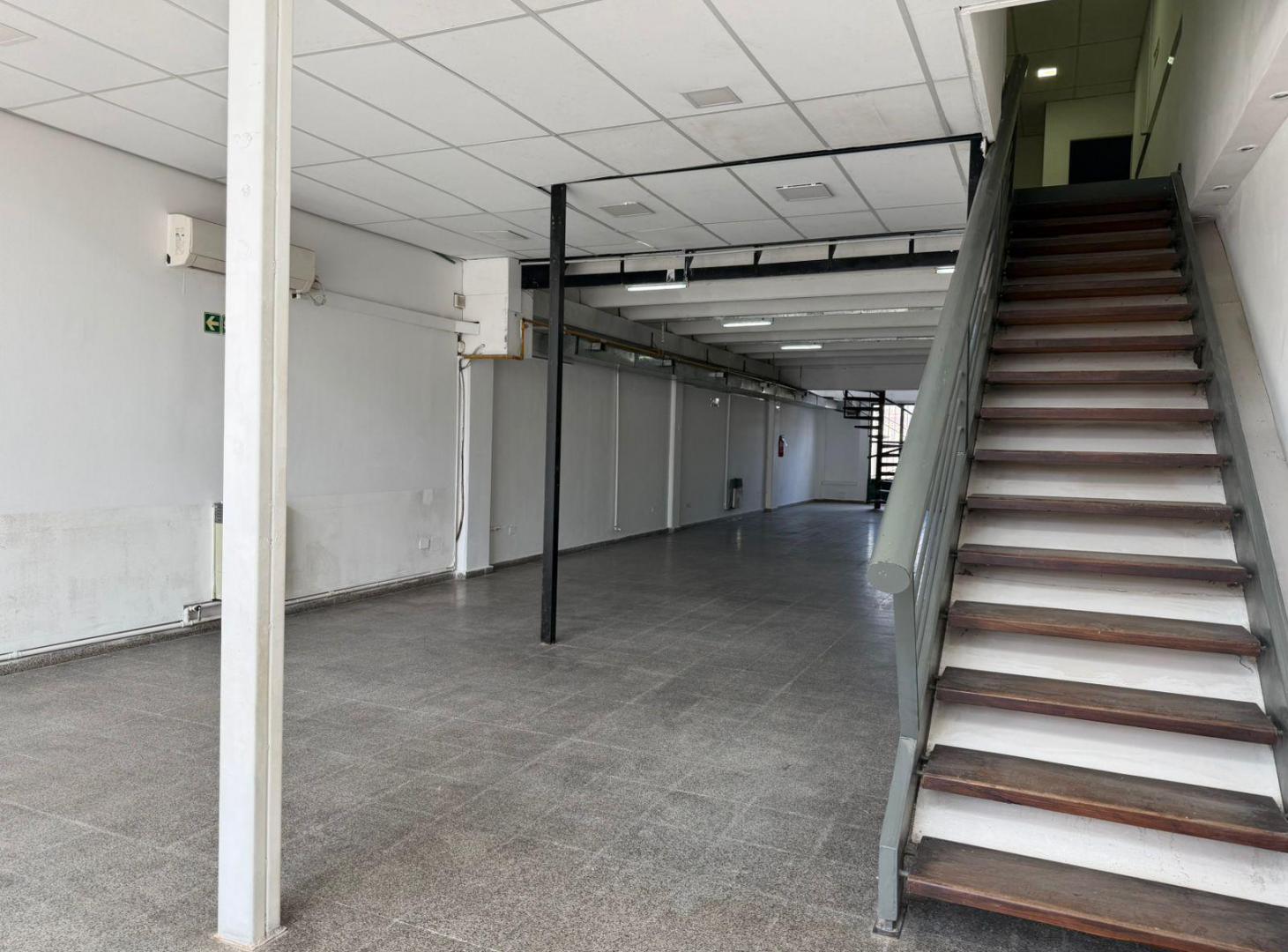 Foto de LOCAL DE 250M2 EN EL CENTRO DE VILLA ALLENDE, imagen 3