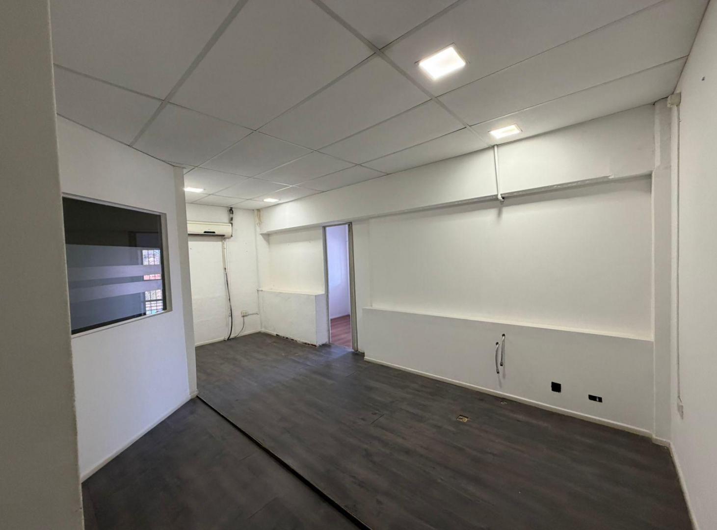 Foto de LOCAL DE 250M2 EN EL CENTRO DE VILLA ALLENDE, imagen 4