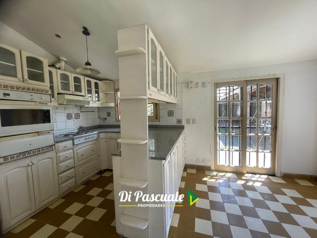 Foto de Venta Casa Quinta 3 Ambientes con Parque, Quincho y Pileta - La Reja, imagen 2