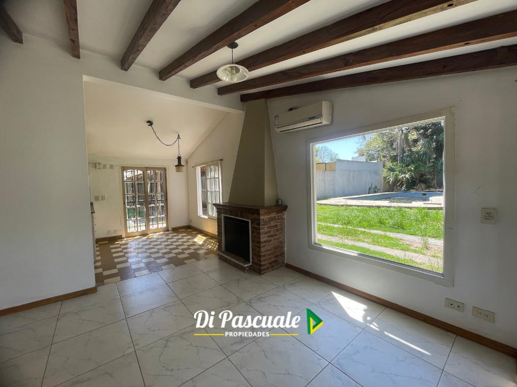 Foto de Venta Casa Quinta 3 Ambientes con Parque, Quincho y Pileta - La Reja, imagen 4