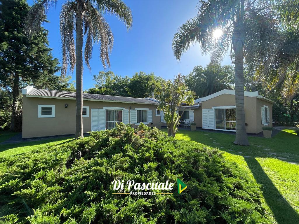 Venta Apto Credito Hipotecario Casa Quinta con 3 Dorm., Parque, Pileta y Quincho - La Reja 2