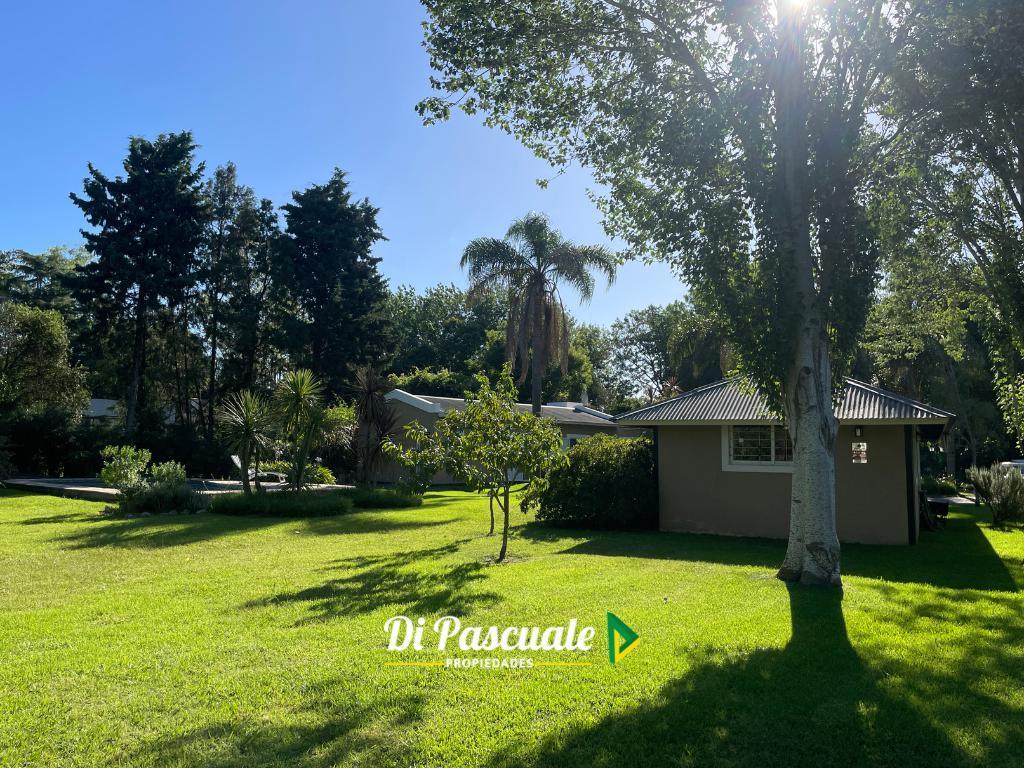 Venta Apto Credito Hipotecario Casa Quinta con 3 Dorm., Parque, Pileta y Quincho - La Reja 3