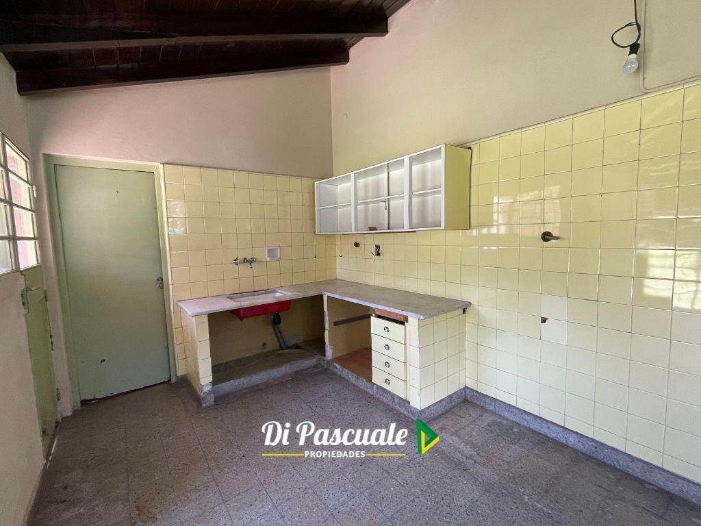 Venta Casa Quinta con Tres Dorm., Parque y Pileta - La Reja Sur 1