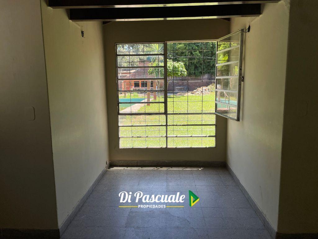 Venta Casa Quinta con Tres Dorm., Parque y Pileta - La Reja Sur 4