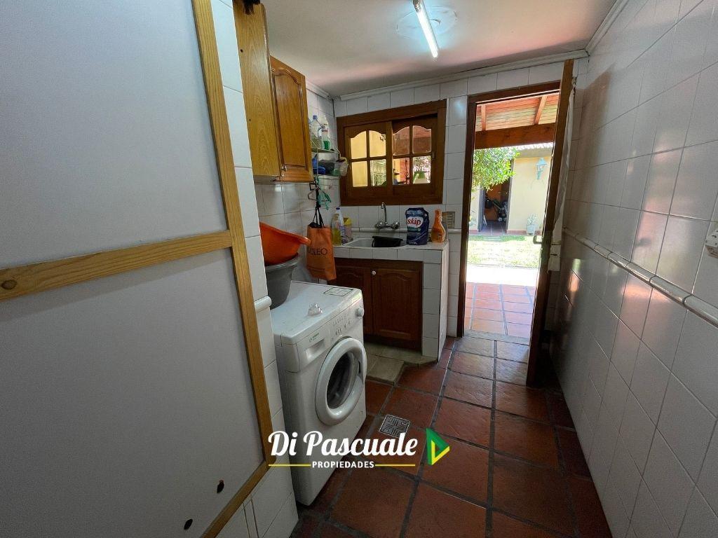 Venta Casa Quinta con Pileta, Quincho Cubierto y Dependencia - Moreno Sur 2
