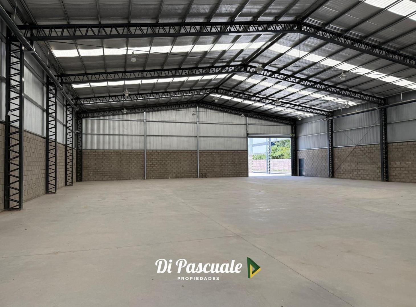 ALQUILER Galpón Industrial 720 m2 a Estrenar Con Playón, Baños - Francisco Alvarez Norte