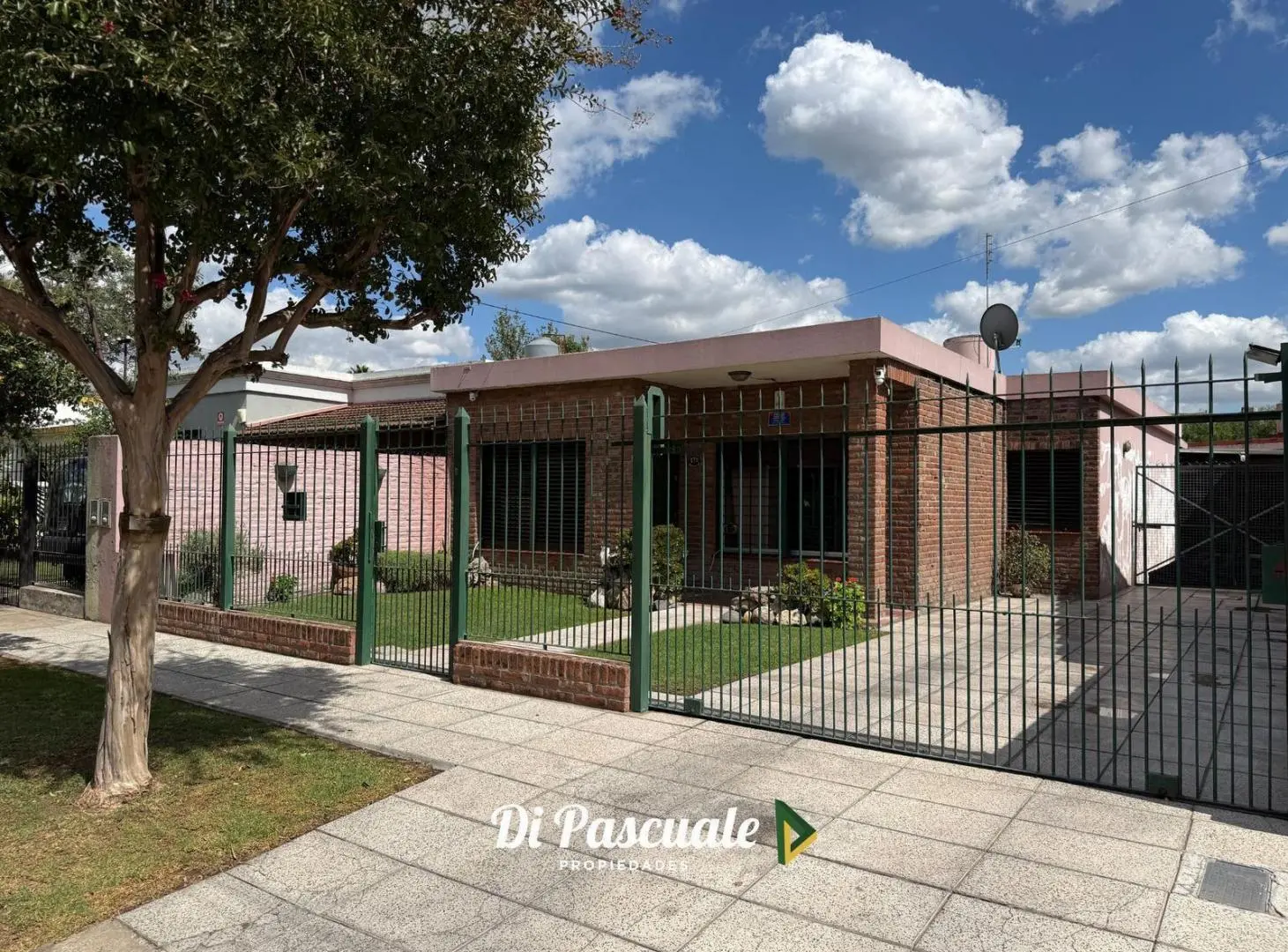 VENTA APTO CRÉDITO Casa Con 3 Habitaciones, Garage o Dependencia, Patio y Galería - Moreno Sur 1