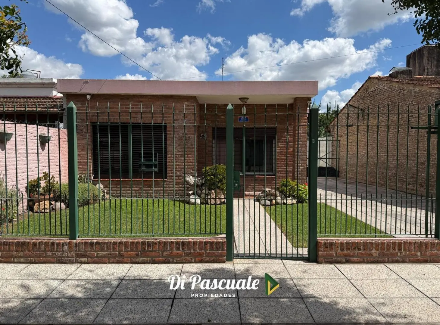 VENTA APTO CRÉDITO Casa Con 3 Habitaciones, Garage o Dependencia, Patio y Galería - Moreno Sur 2