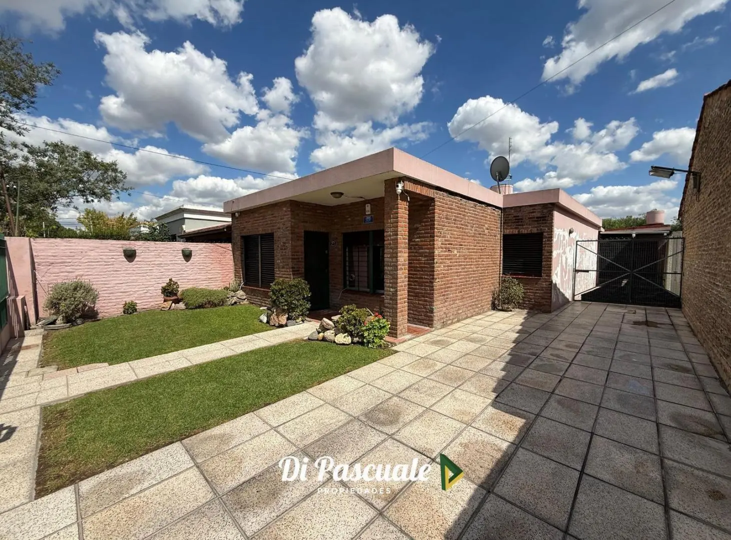 VENTA APTO CRÉDITO Casa Con 3 Habitaciones, Garage o Dependencia, Patio y Galería - Moreno Sur 4