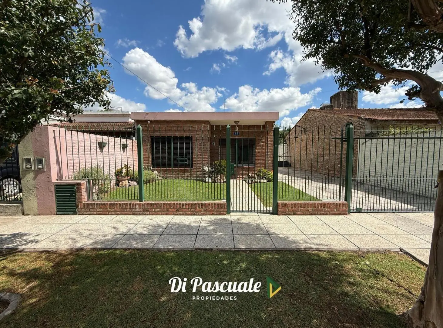 VENTA APTO CRÉDITO Casa Con 3 Habitaciones, Garage o Dependencia, Patio y Galería - Moreno Sur 5