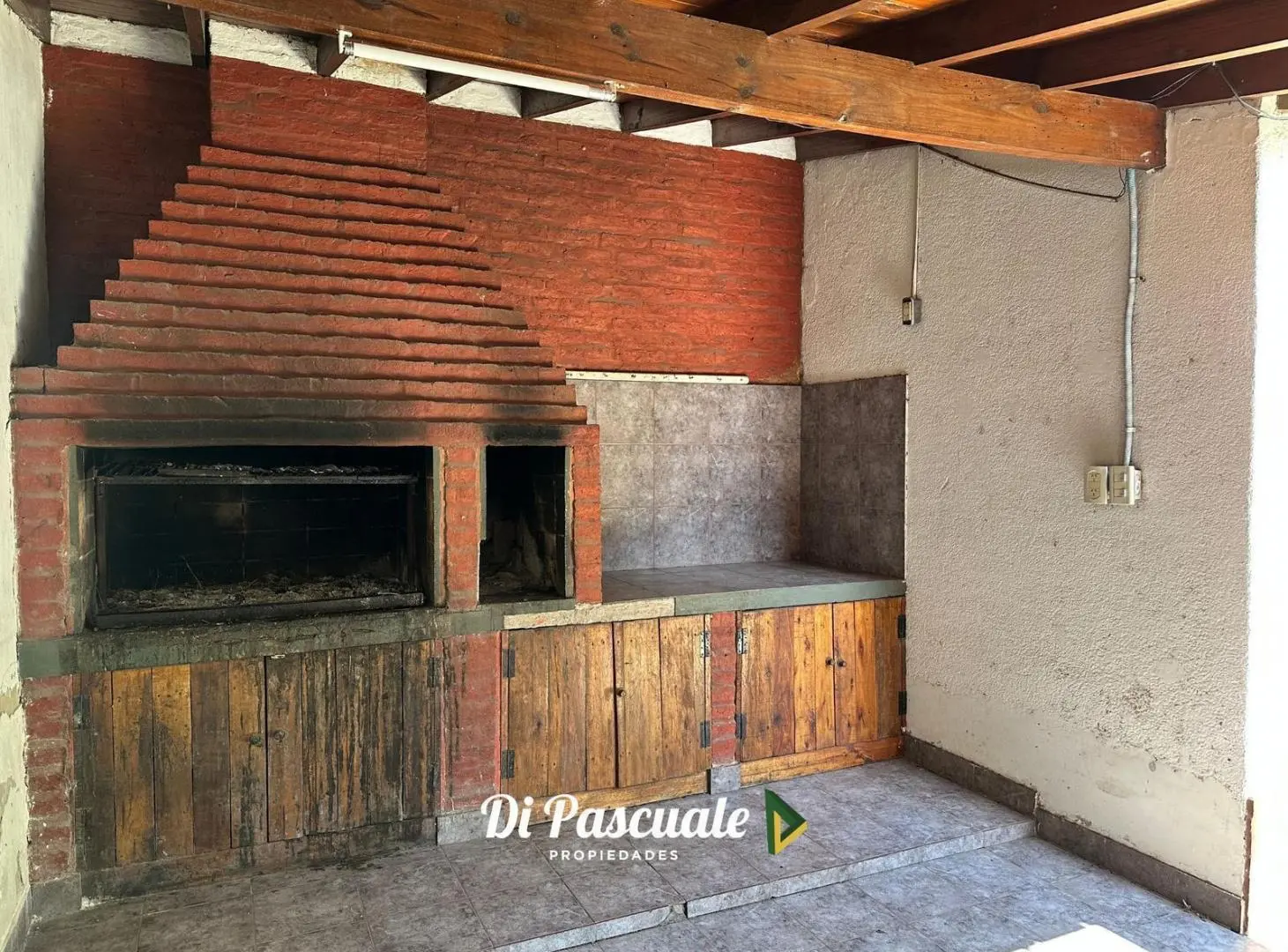 ALQUILER Casa Dos Plantas con Pileta sobre Graham Bell - Paso Del Rey 4