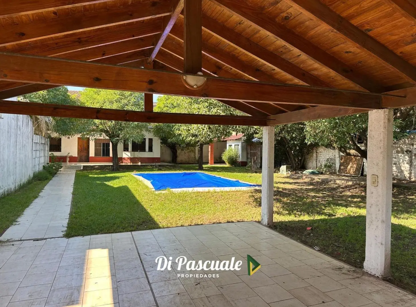 ALQUILER Casa Dos Plantas con Pileta sobre Graham Bell - Paso Del Rey 3
