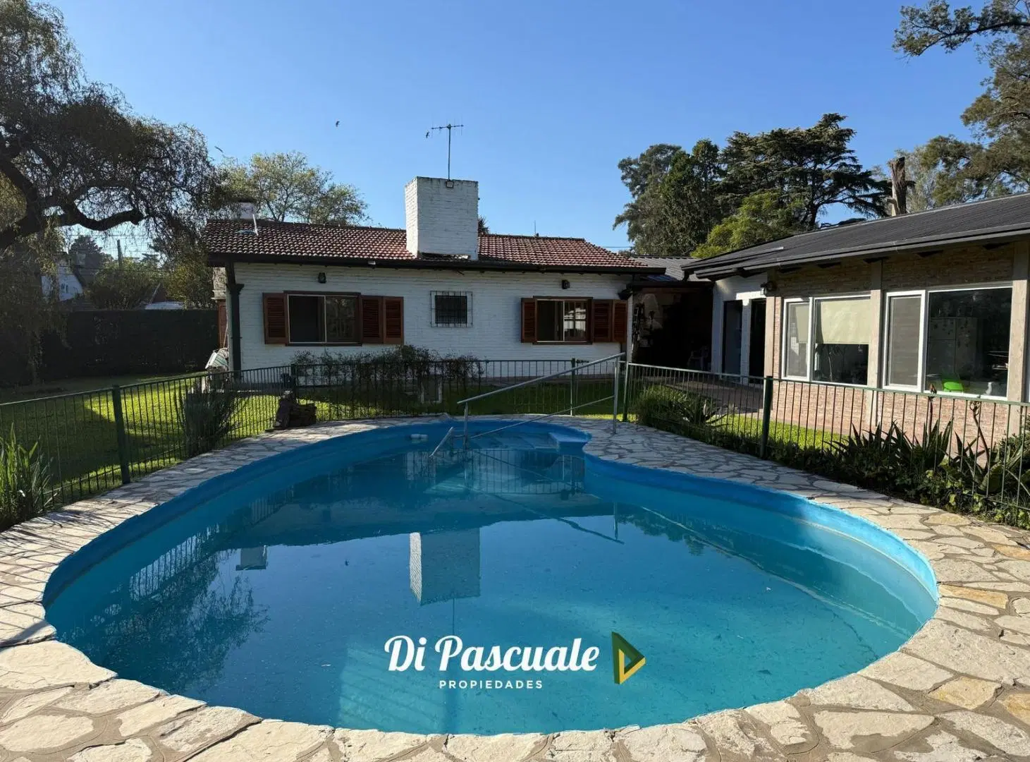 VENTA Quinta 3 Ambientes, Quincho Cubierto Con Parrilla, Pileta y Garage Para 3 Autos- La Reja Norte 5