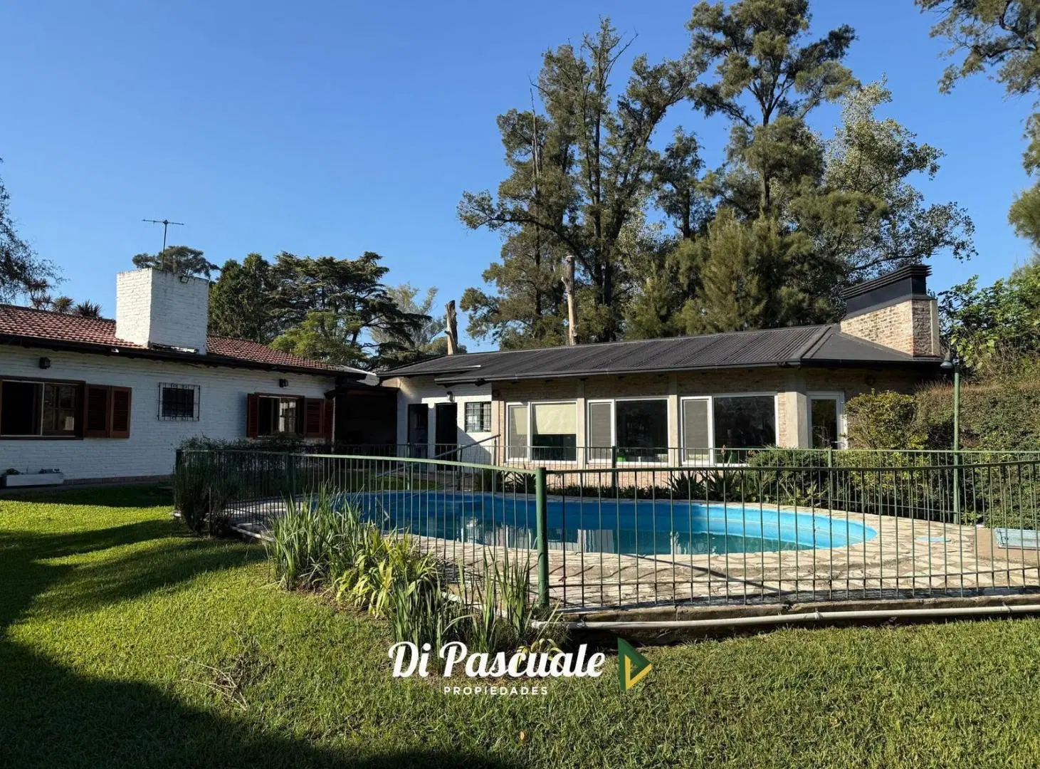 VENTA Quinta 3 Ambientes, Quincho Cubierto Con Parrilla, Pileta y Garage Para 3 Autos- La Reja Norte 1