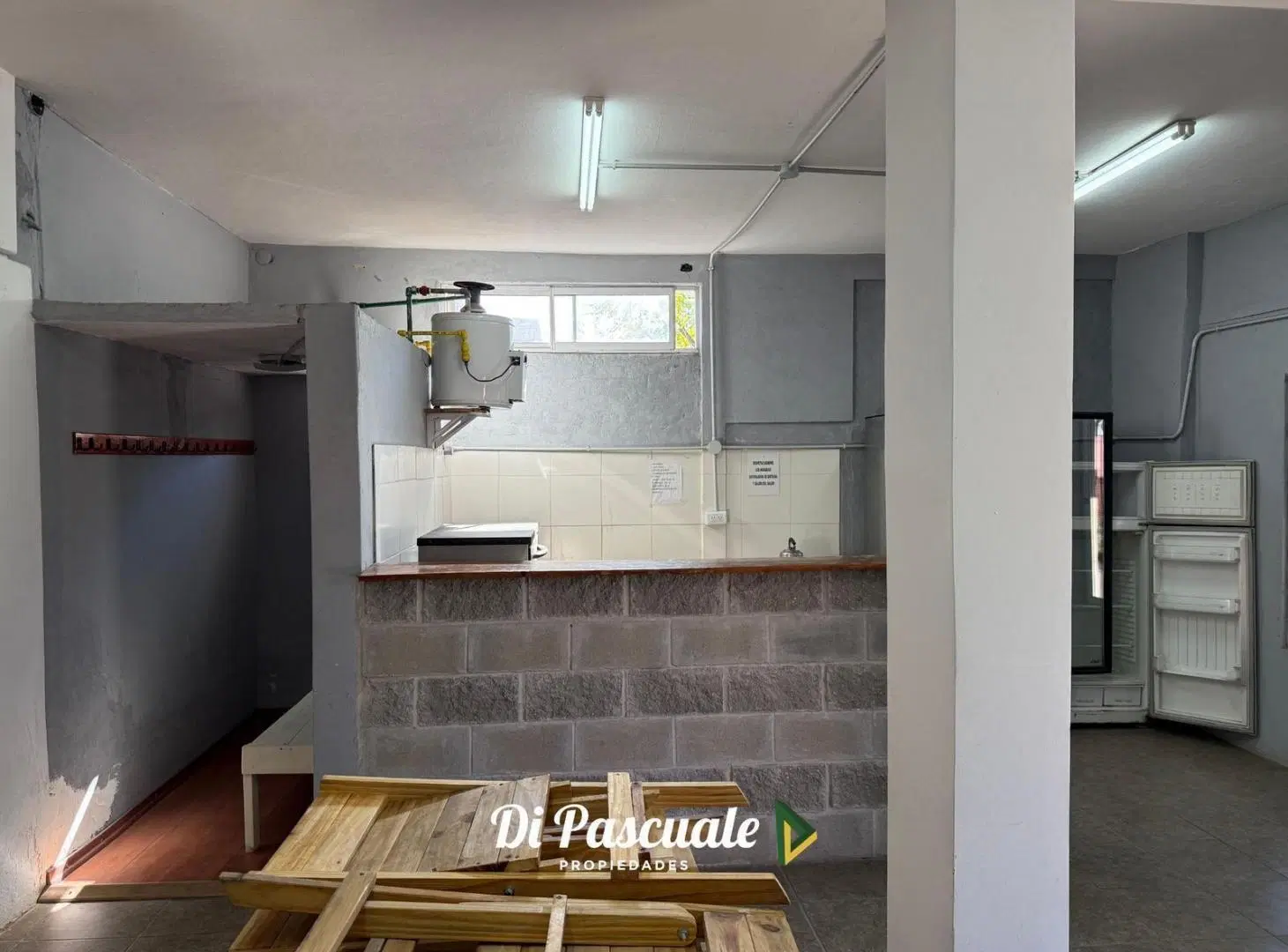 ALQUILER Local Con Cocina, Patio y Baños Apto Profesional Ideal Salón De Eventos - La Reja Norte 2