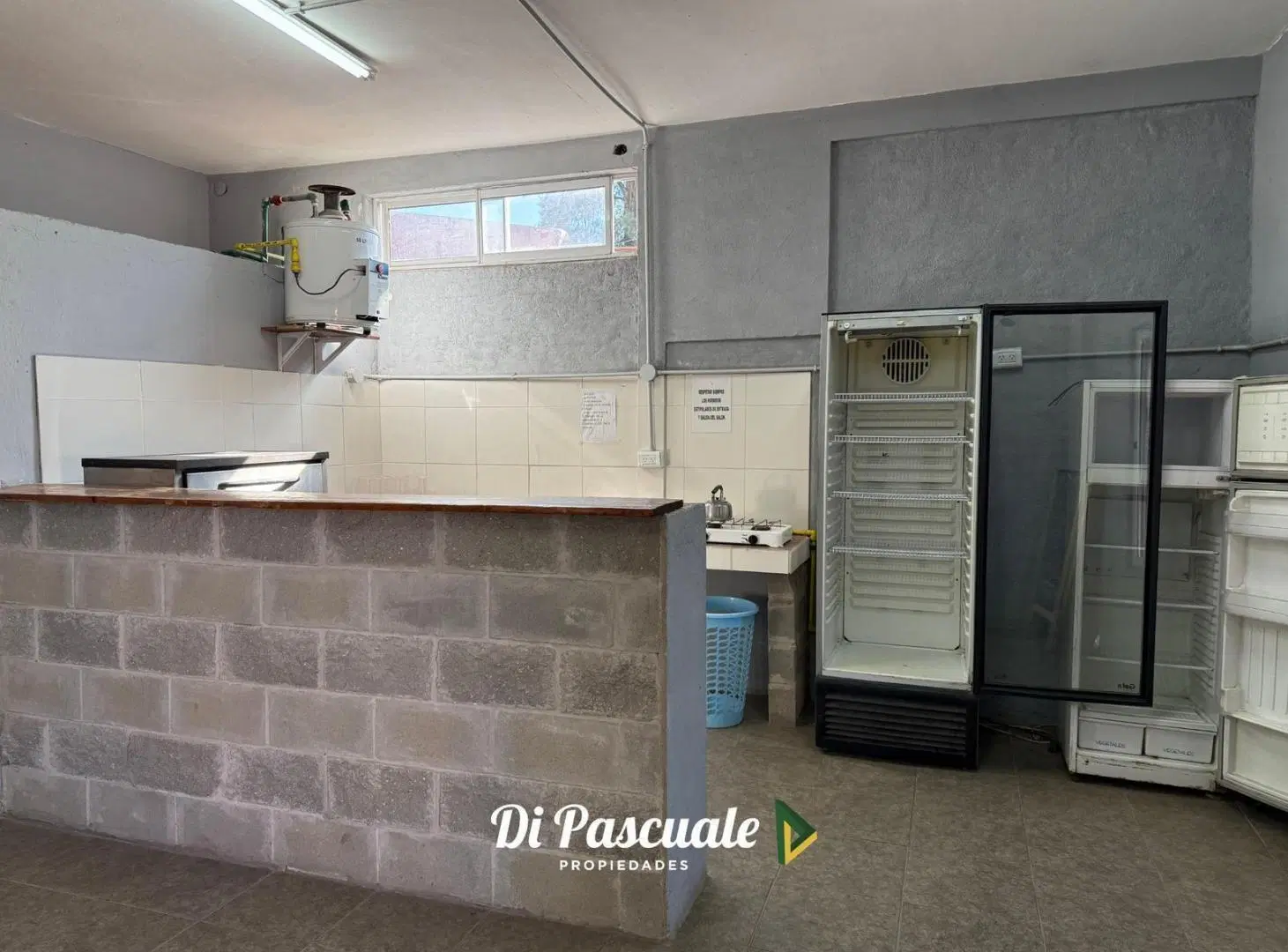 ALQUILER Local Con Cocina, Patio y Baños Apto Profesional Ideal Salón De Eventos - La Reja Norte 3