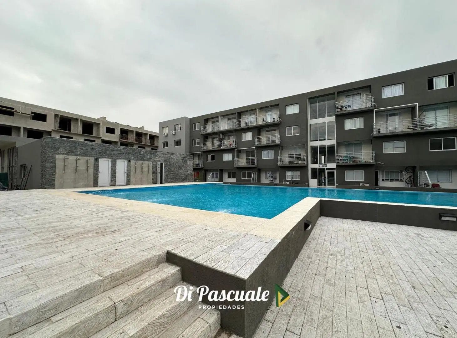ALQUILER Departamento 2 Ambientes Con Balcón, SUM, Pileta y Parrillas - Moreno Sur Complejo Solares 4