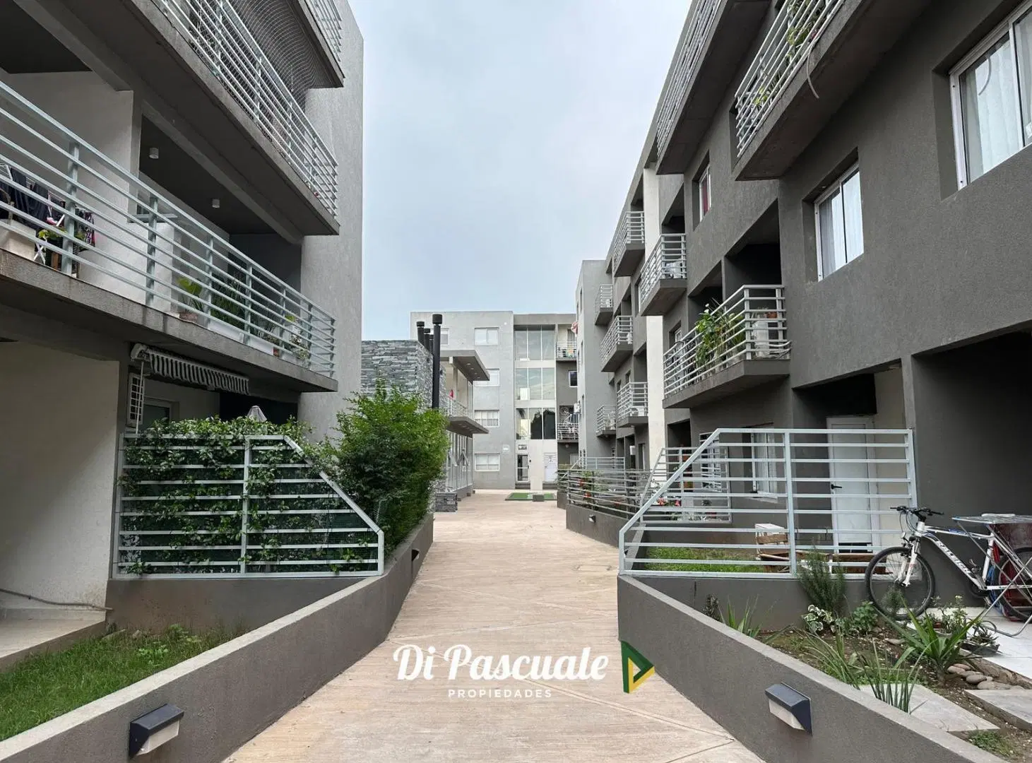 ALQUILER Departamento 2 Ambientes Con Balcón, SUM, Pileta y Parrillas - Moreno Sur Complejo Solares 5