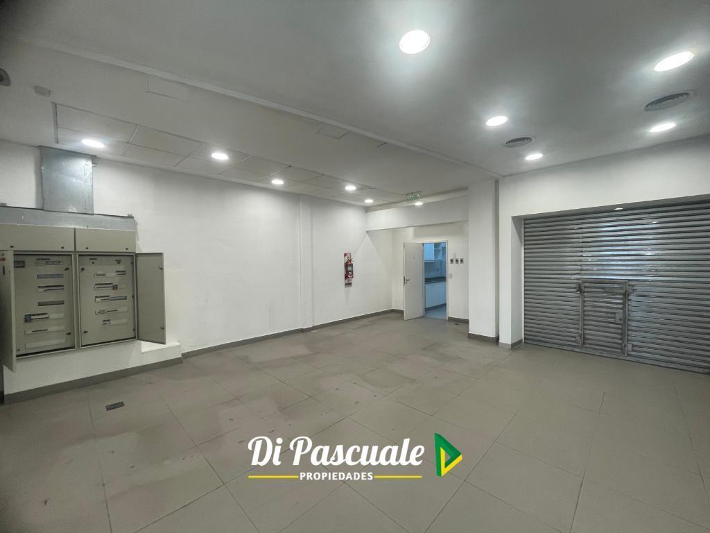 Foto de ALQUILER COMERCIAL Local Esquina de 167 m2 - Moreno Norte Sobre Av, imagen 3