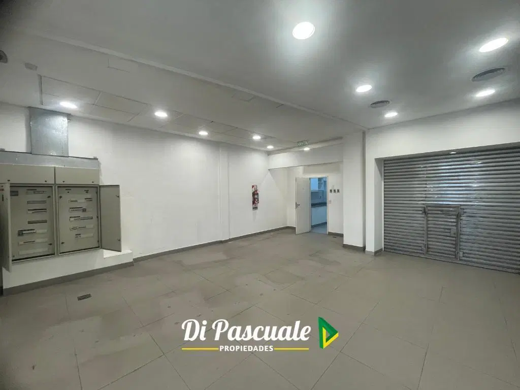ALQUILER COMERCIAL Local Esquina de 167 m2  - Moreno Norte Sobre Av. Victorica 3