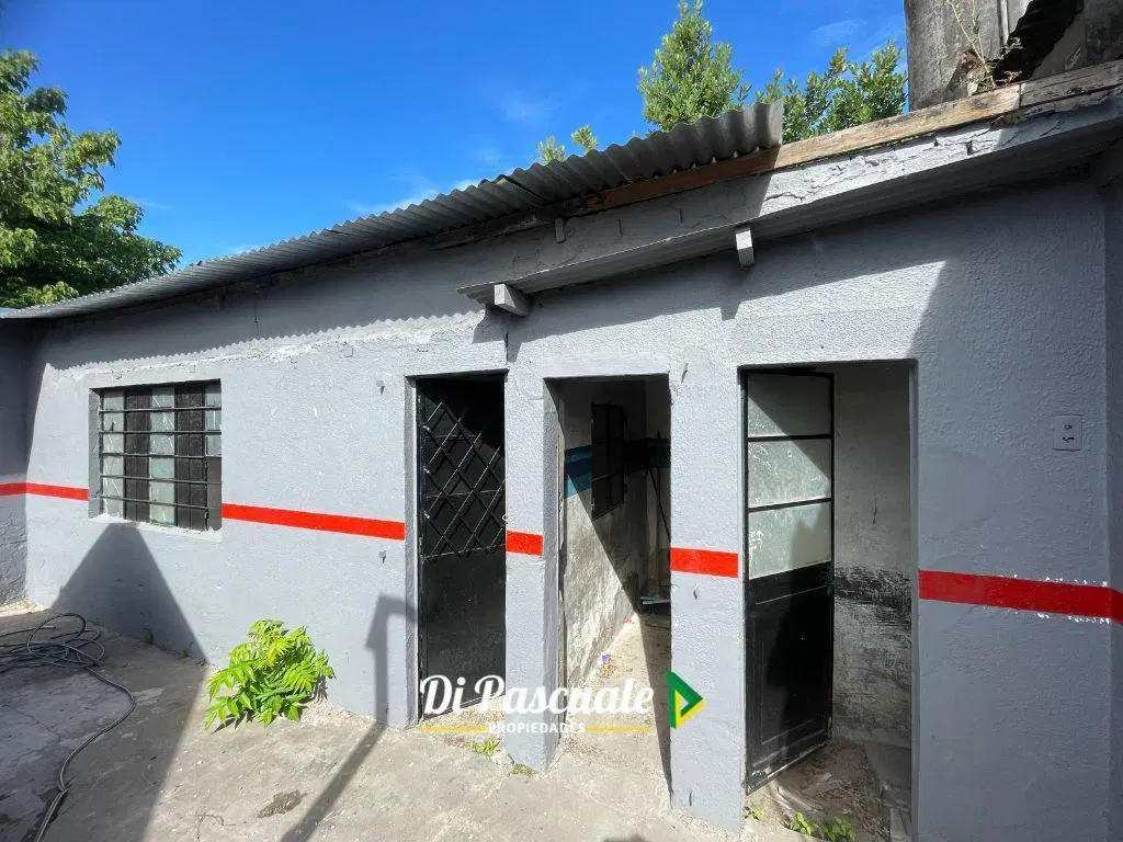 ALQUILER Lote Terreno de 700 m2 Ideal Deposito, Lavadero, Taller, Estacionamiento - Moreno Sur 8