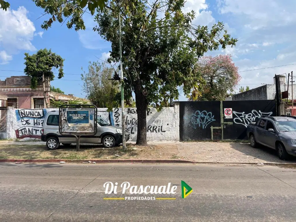 ALQUILER Lote Terreno de 700 m2 Ideal Deposito, Lavadero, Taller, Estacionamiento - Moreno Sur 2