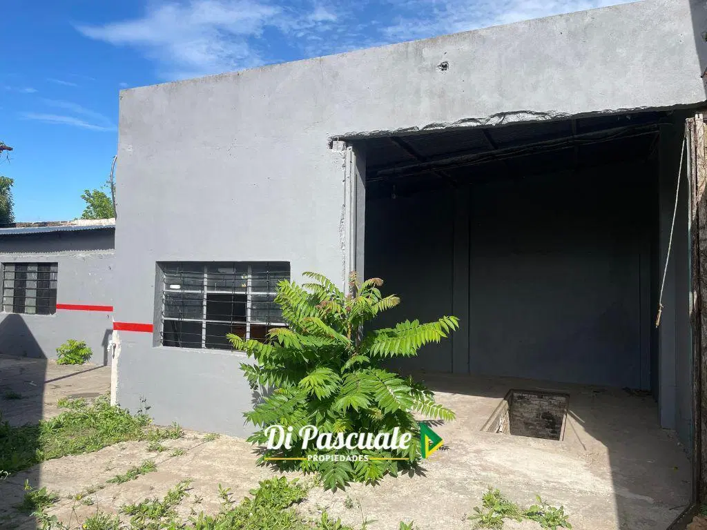 ALQUILER Lote Terreno de 700 m2 Ideal Deposito, Lavadero, Taller, Estacionamiento - Moreno Sur 3