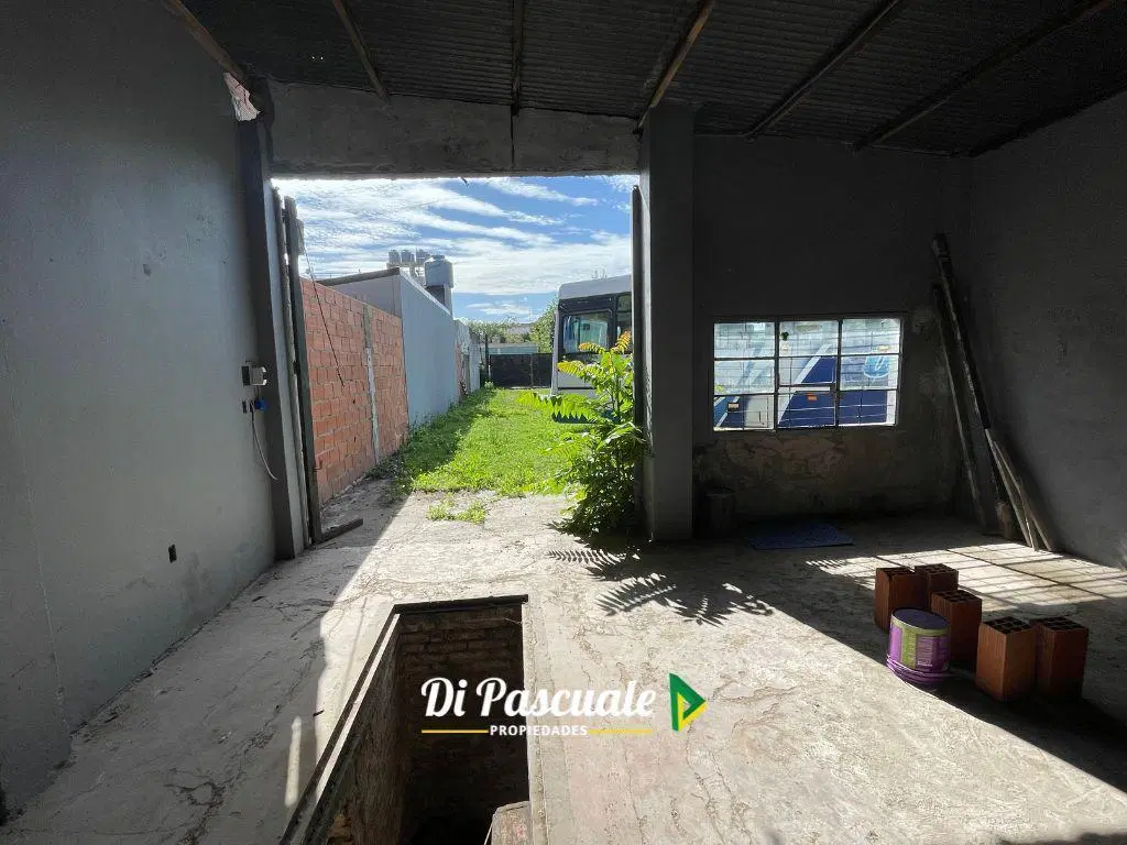 ALQUILER Lote Terreno de 700 m2 Ideal Deposito, Lavadero, Taller, Estacionamiento - Moreno Sur 4